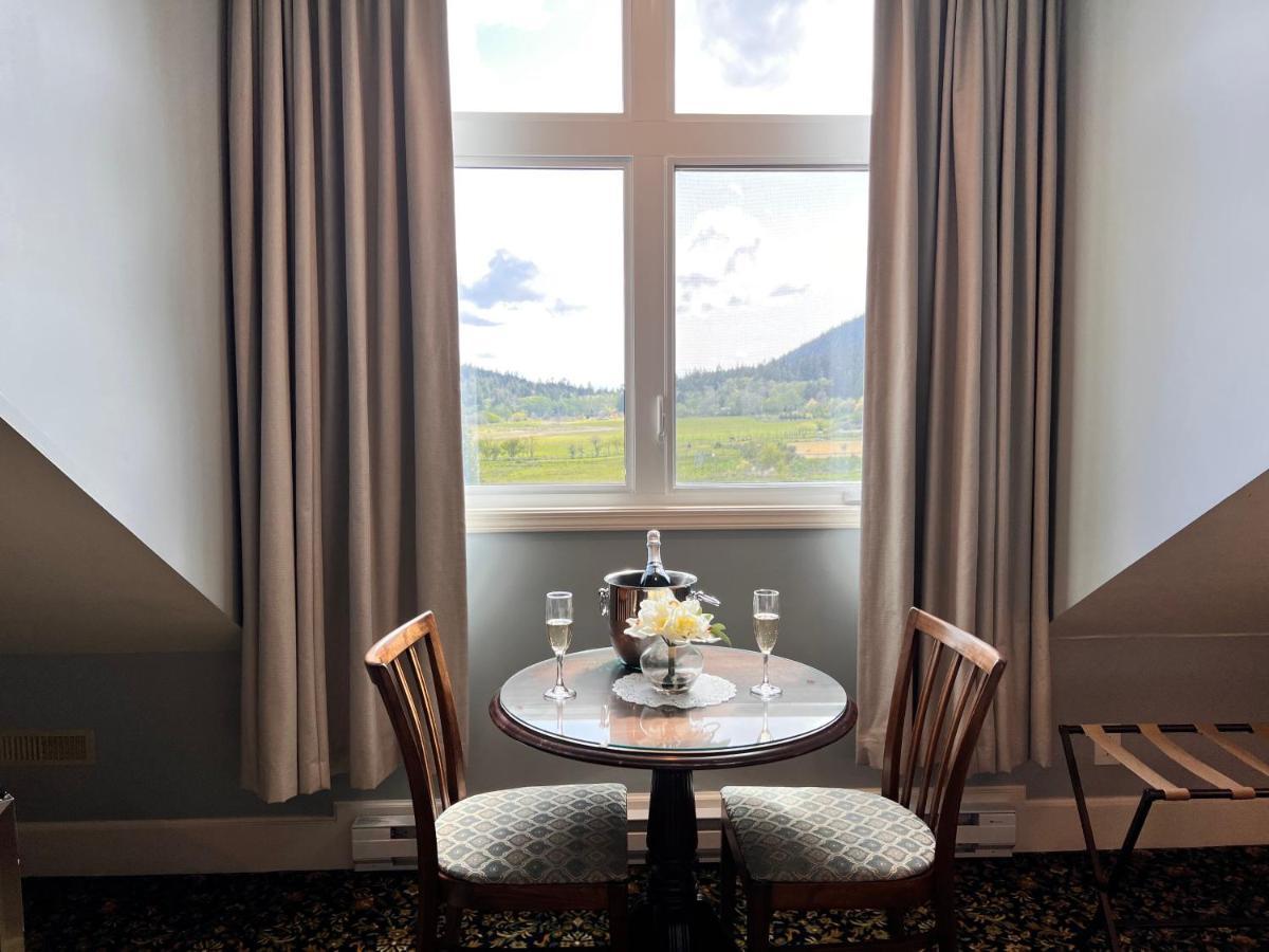 Woodstone Manor Inc. Hotel Sturdies Bay Ngoại thất bức ảnh
