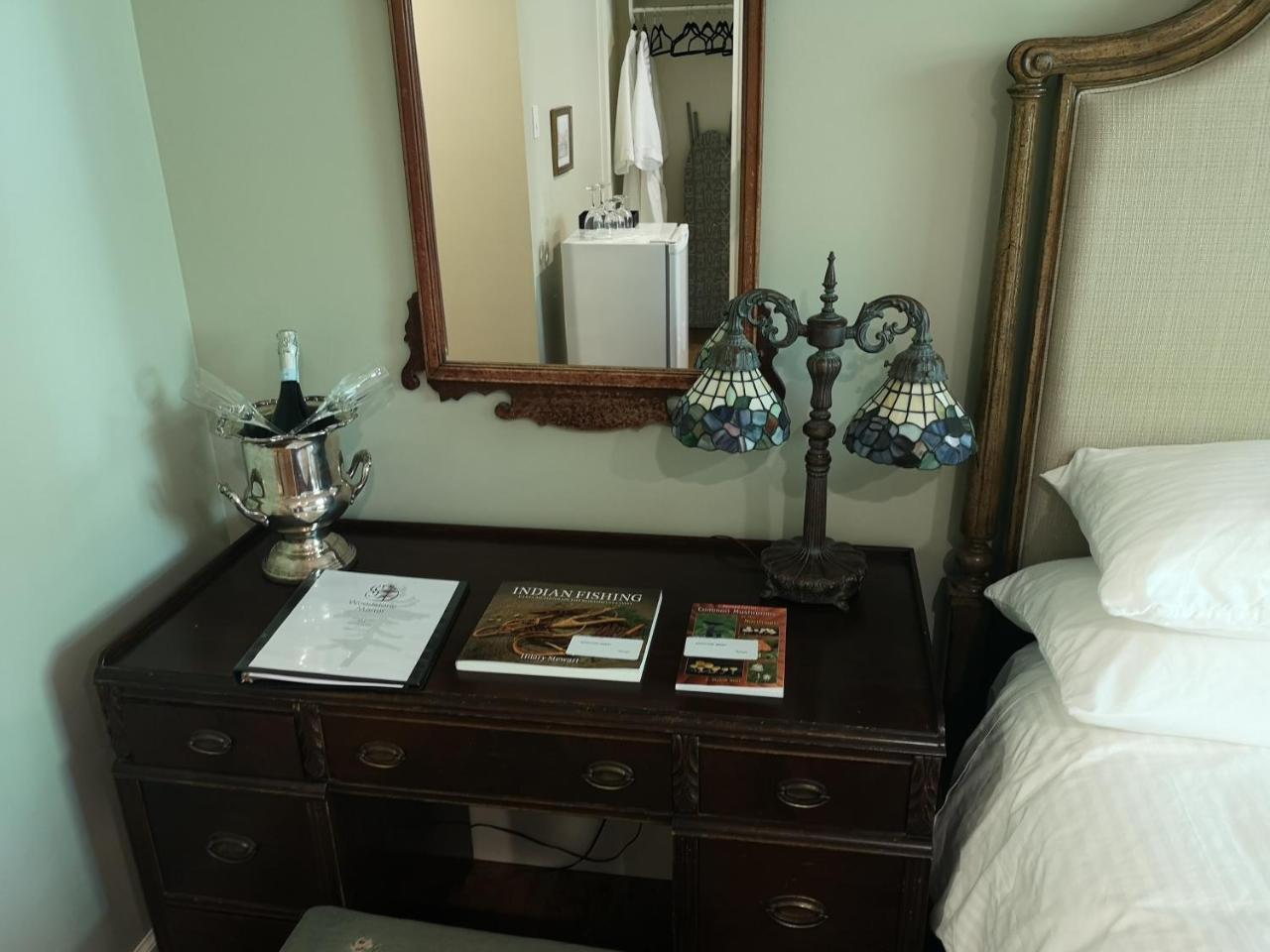 Woodstone Manor Inc. Hotel Sturdies Bay Ngoại thất bức ảnh