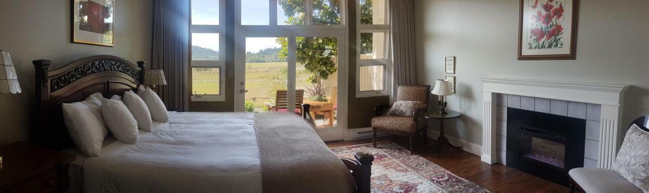 Woodstone Manor Inc. Hotel Sturdies Bay Ngoại thất bức ảnh