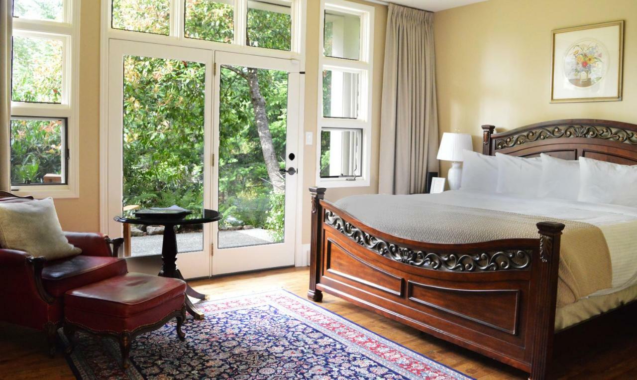 Woodstone Manor Inc. Hotel Sturdies Bay Ngoại thất bức ảnh